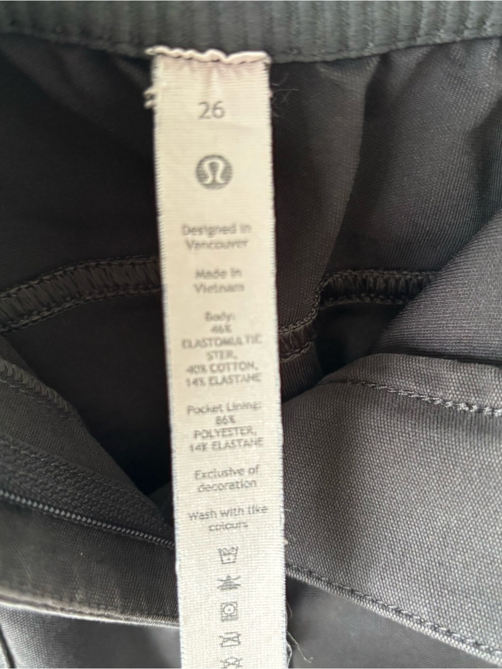 Lululemon Light Utilitech Cargo Pocket High-Rise Crop Size 26 - Picture 7 of 11